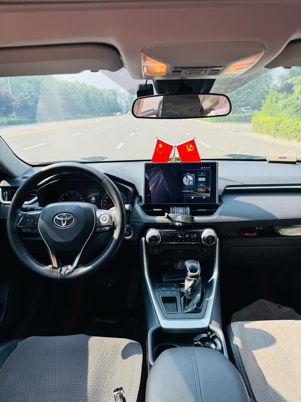 Toyota 2023 Willanda 2.0 Stepless Two-Drive Luxury PLUS Edition Automatic Gear 8