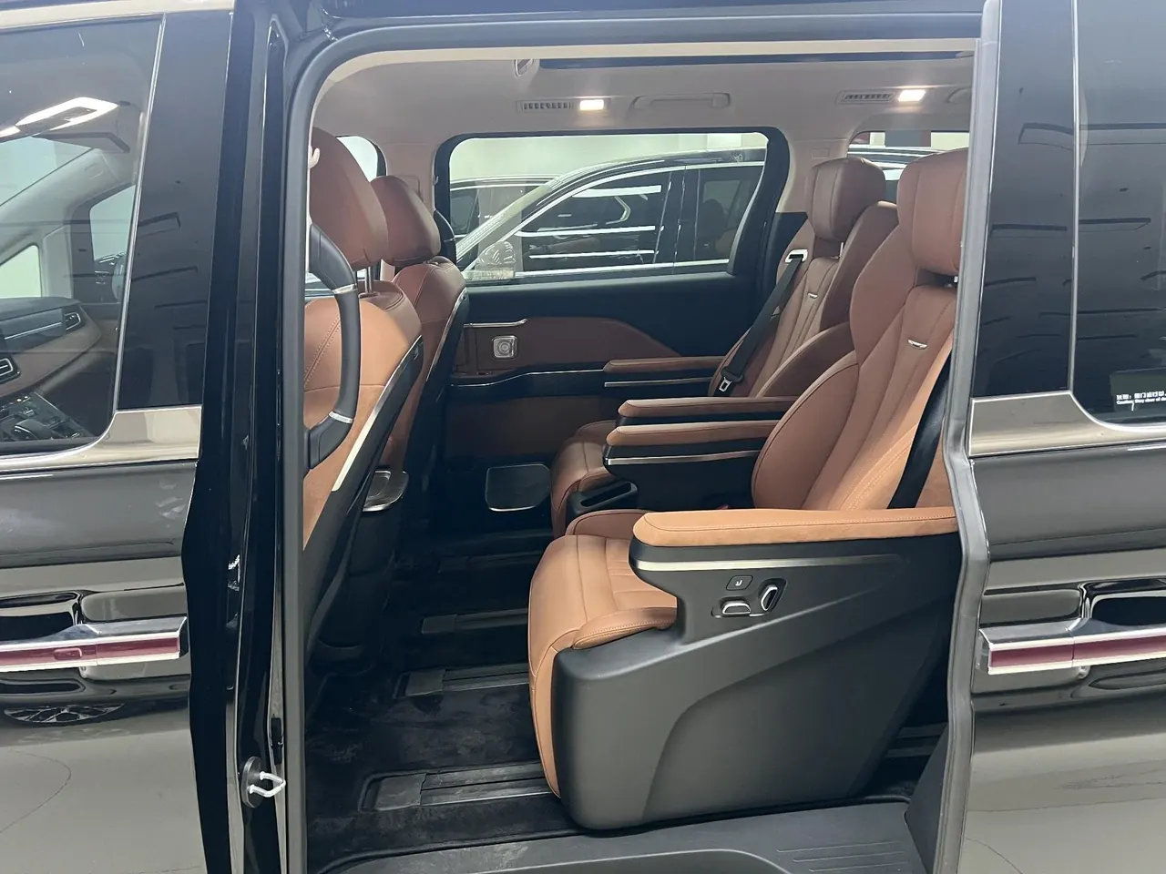 HongQi 2024 HQ9 PHEV 2.0T 4WD Business Edition Welfare Edition Automatic Gear 6