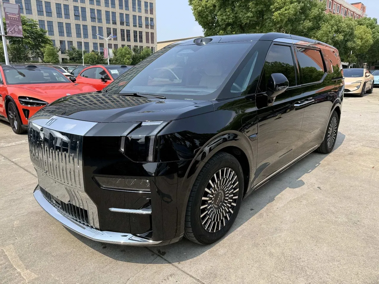 Open image lightbox: Zeekr 2024 Zeekr 009 seven-seat aisle version four-wheel drive 108kWh automatic gear