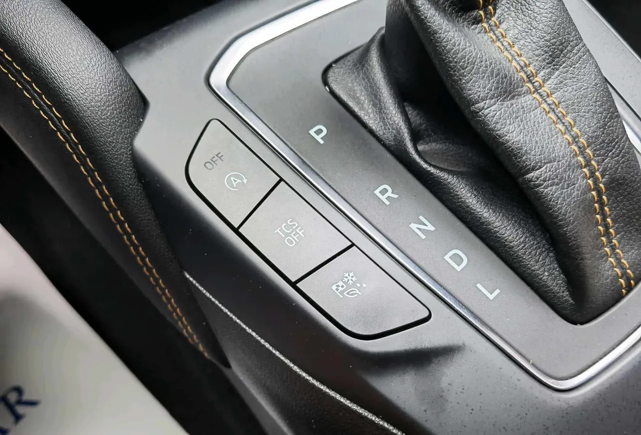 Ford 2022 Fox-hatchback 1.5T EcoBoost 180 Racing Edition Automatic Gear 3