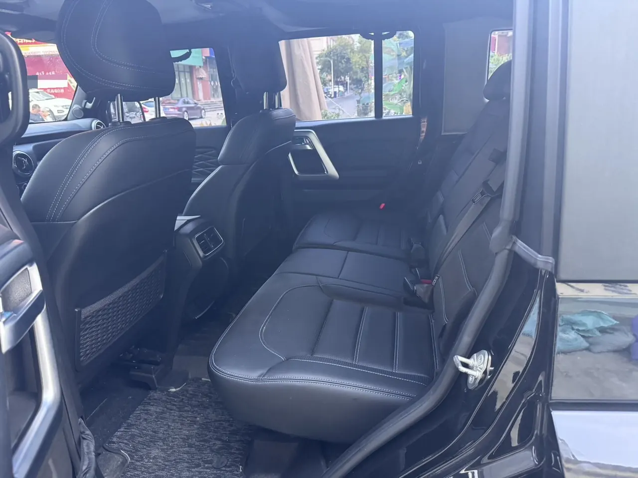 Beijing 2023 BJ40 2.0T 4-wheel drive city hunter version chivalrous automatic gear 6