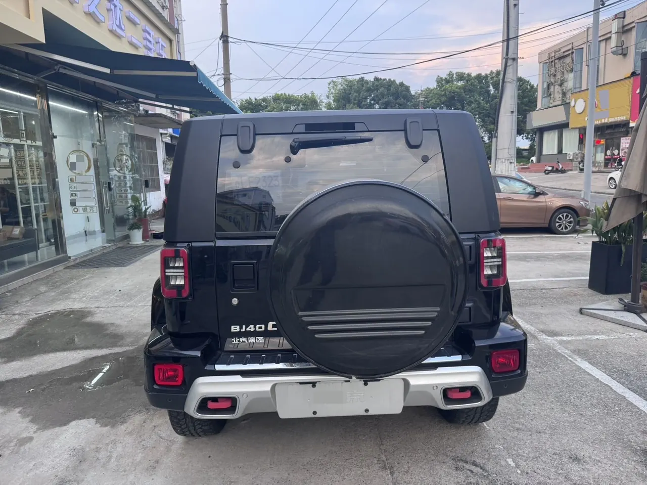 Beijing 2023 BJ40 2.0T 4-wheel drive city hunter version chivalrous automatic gear 9
