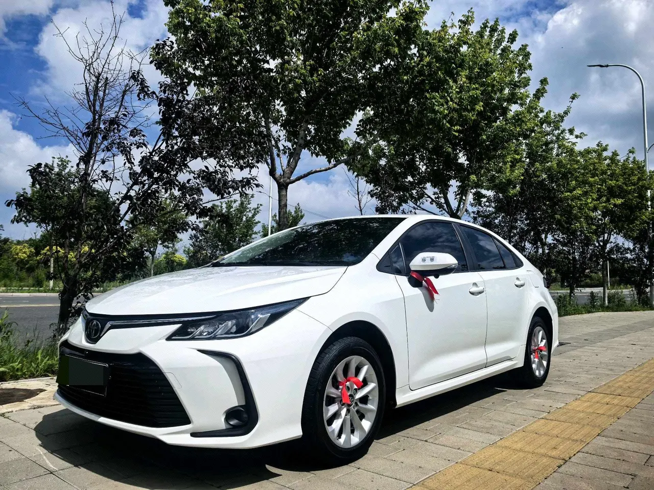 打开图片灯箱:Toyota 2021 corolla 1.2T stepless elite PLUS version of automatic gear