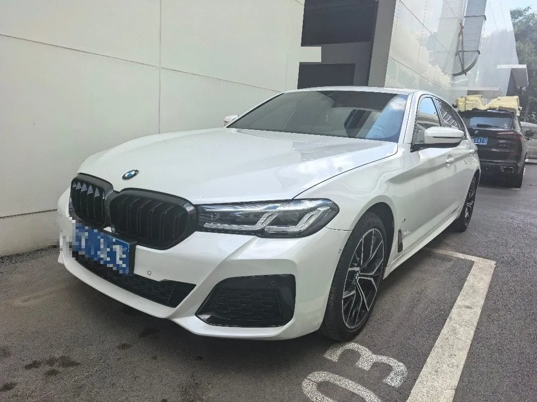 打开图片灯箱:BMW 5 Series 2022 530Li 2.0T Exclusive M Sports Suit (Change 3) Automatic Gear