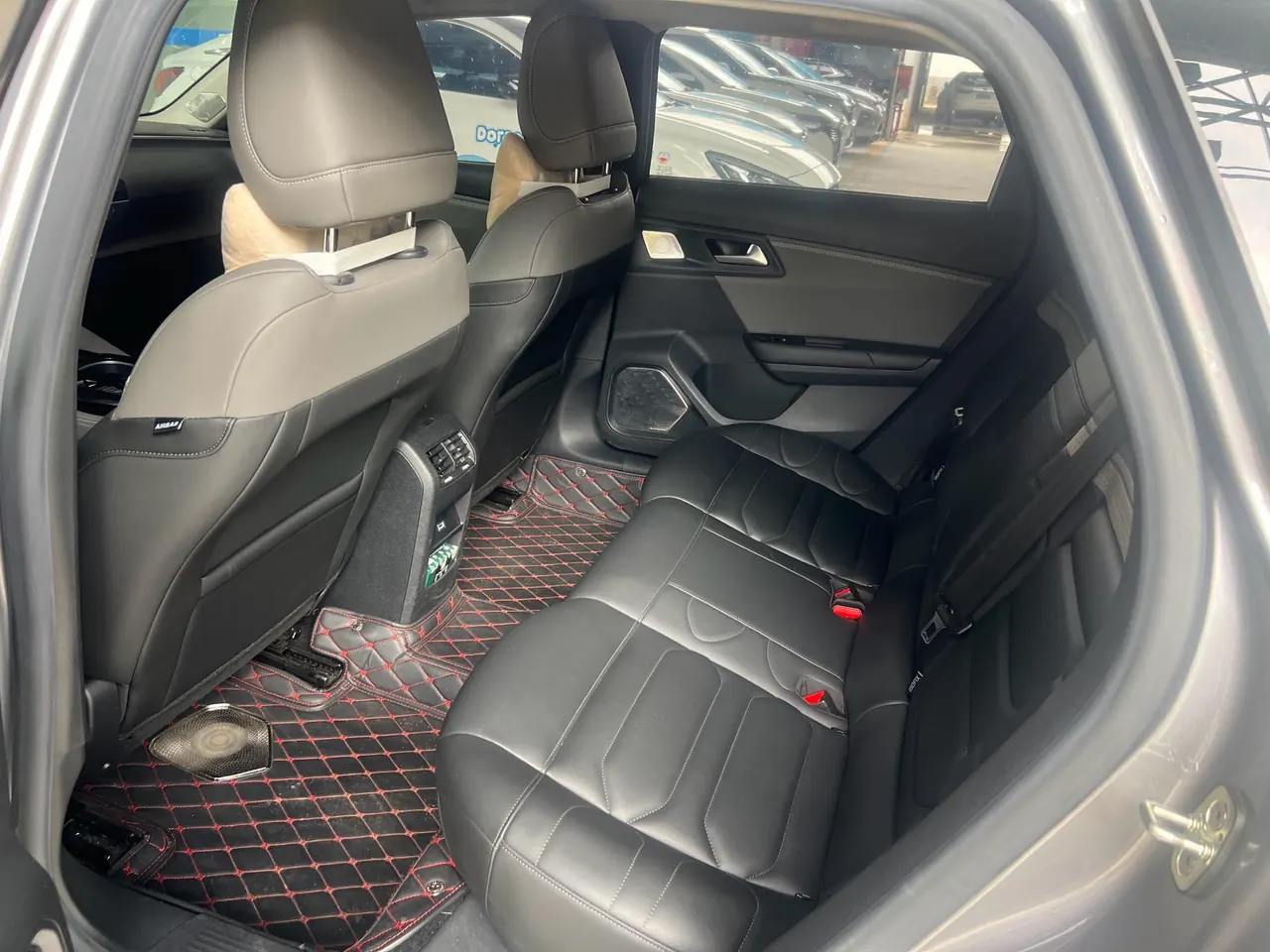 Citroen Versailles C5 X 2022 C5 X 1.6T Enjoy an Uncommon Year of Tiger Opening Edition Automatic Gear 3
