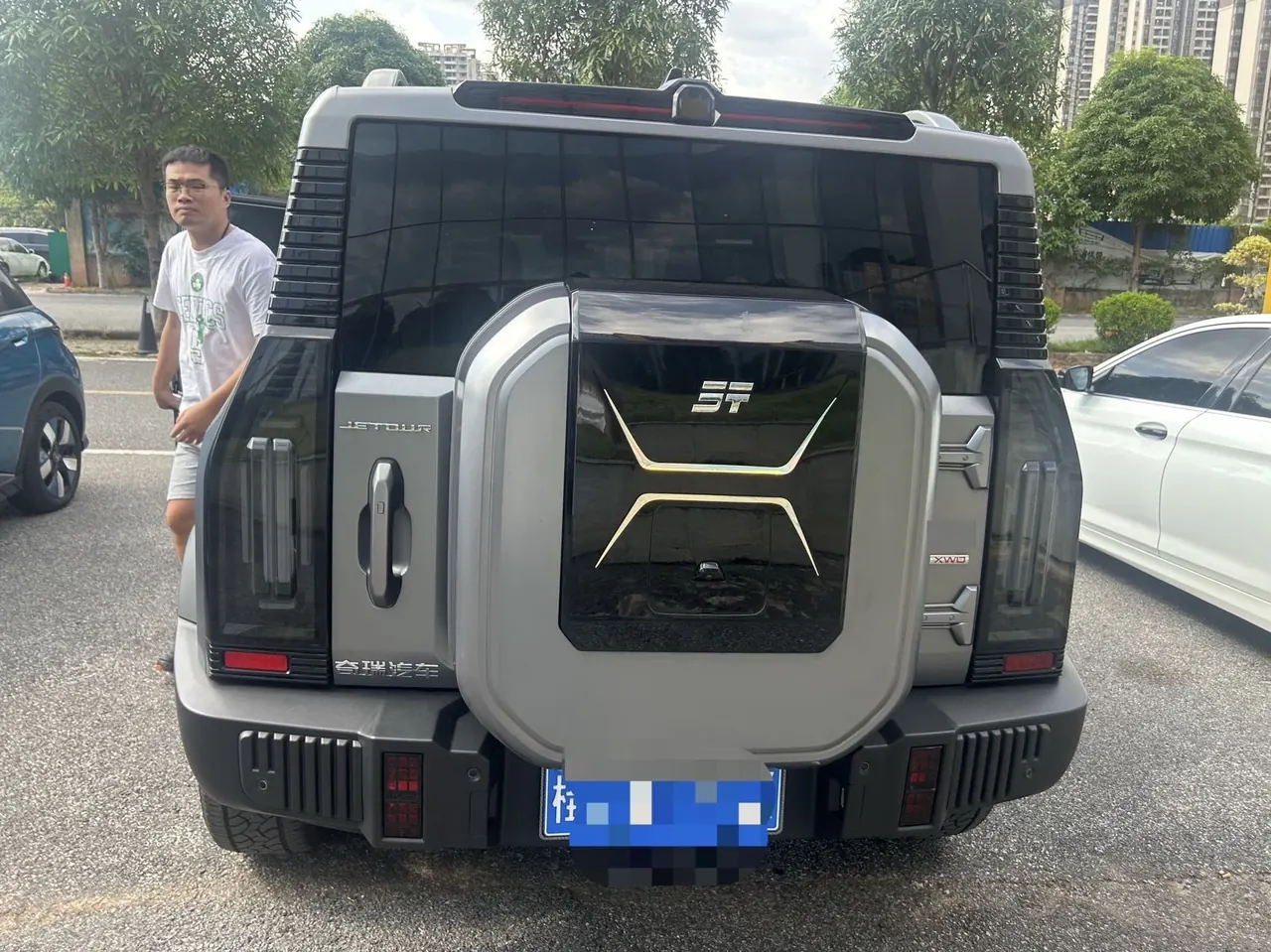 Jetour 2024 Traveler 2.0T Four-wheel Drive Through PRO Entertainment Edition Automatic Gear 3