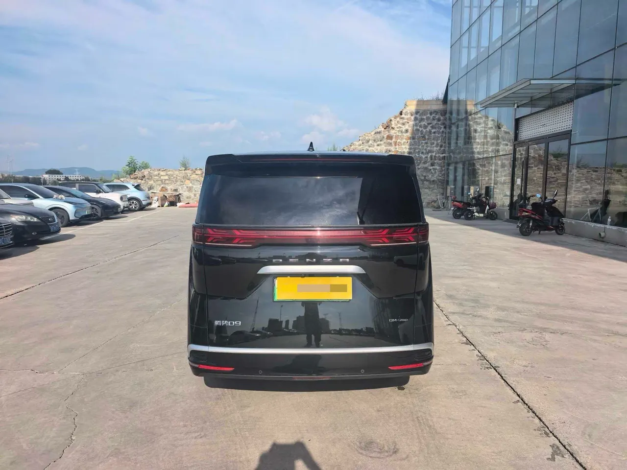 Denza 2022 Denza D9 DM-i 1.5T stepless 970 four-wheel drive flagship automatic gear 4