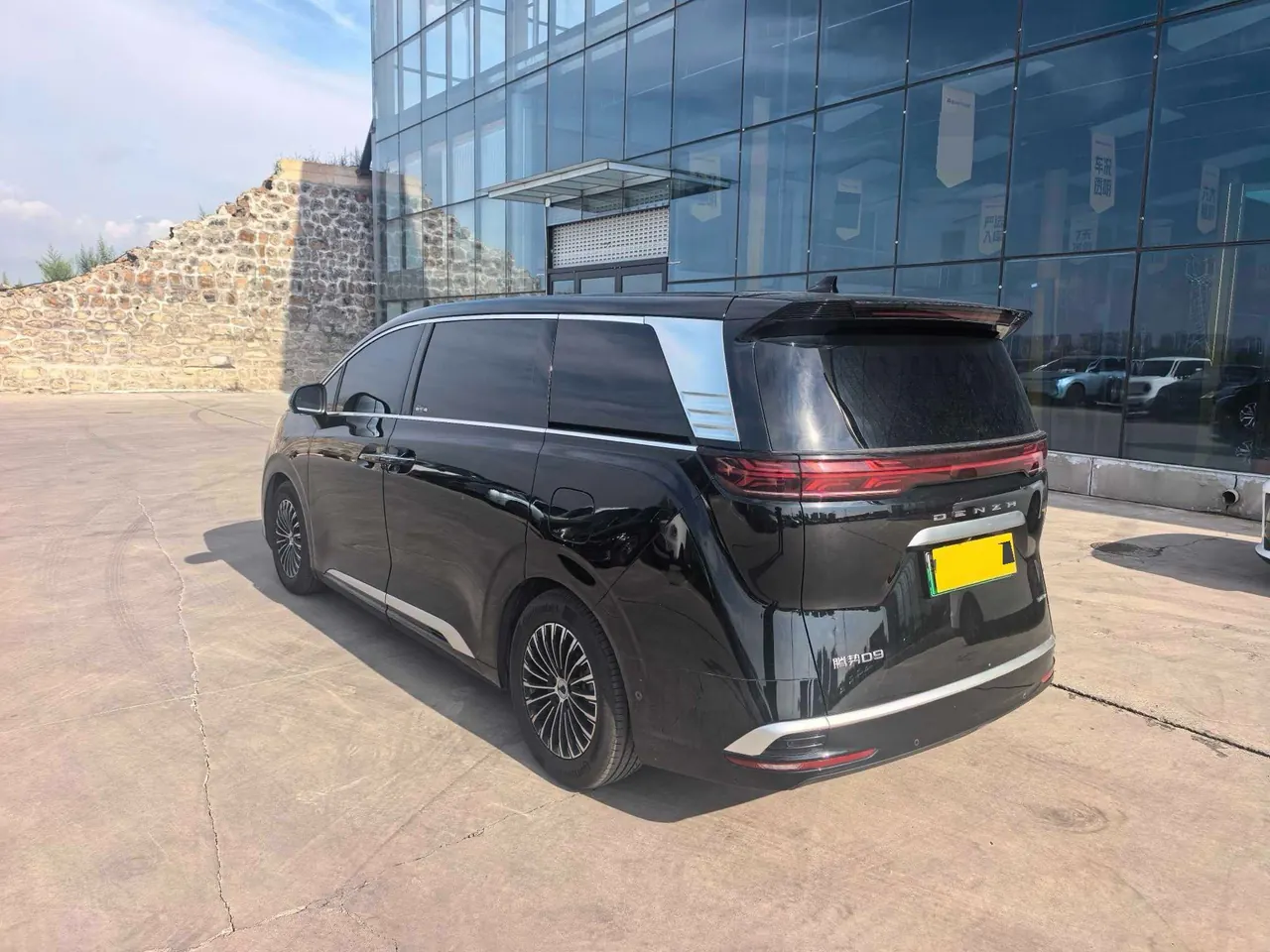 Denza 2022 Denza D9 DM-i 1.5T stepless 970 four-wheel drive flagship automatic gear 5