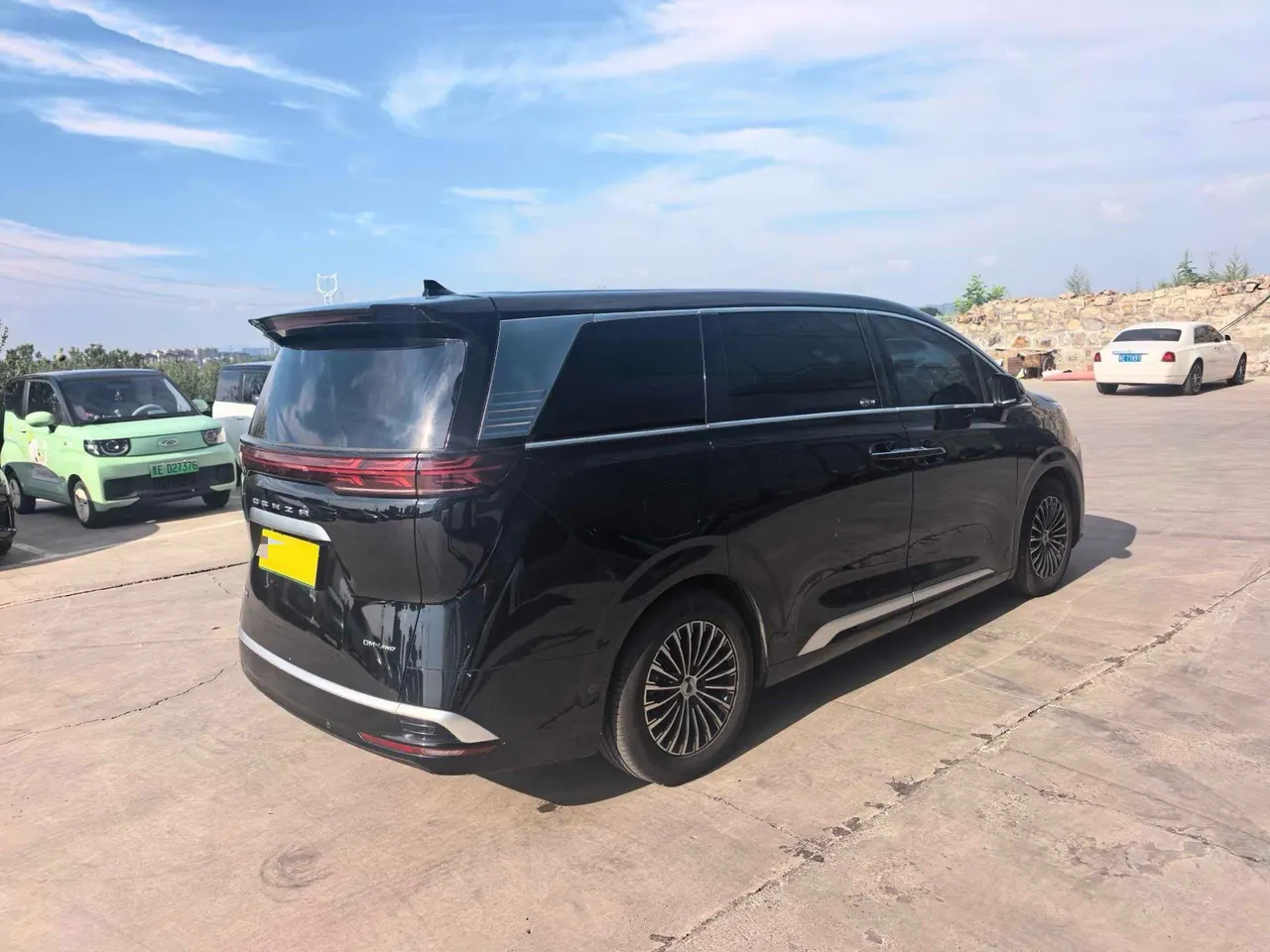 Denza 2022 Denza D9 DM-i 1.5T stepless 970 four-wheel drive flagship automatic gear 6