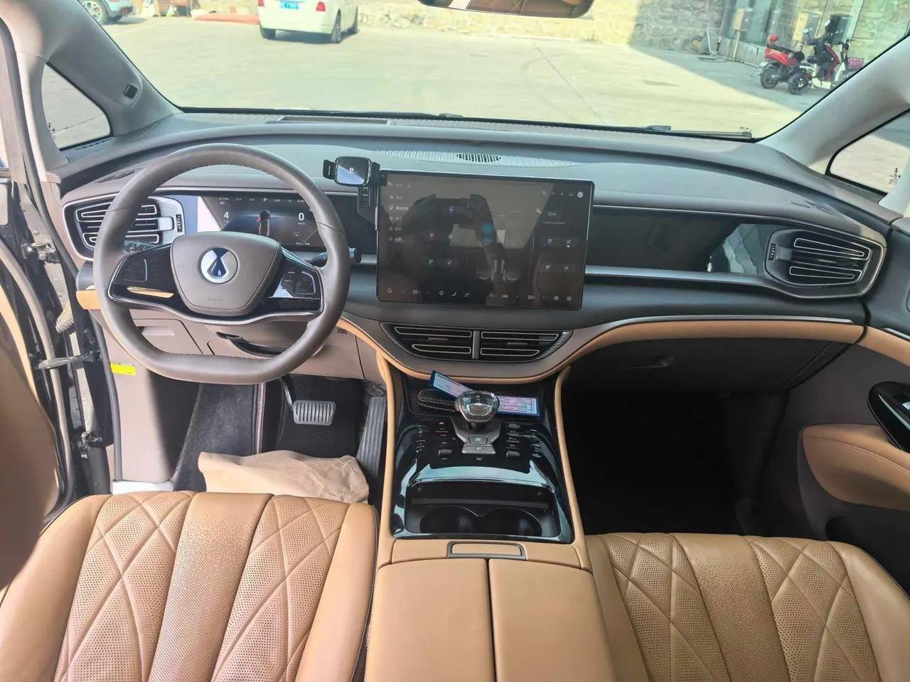 Denza 2022 Denza D9 DM-i 1.5T stepless 970 four-wheel drive flagship automatic gear 9