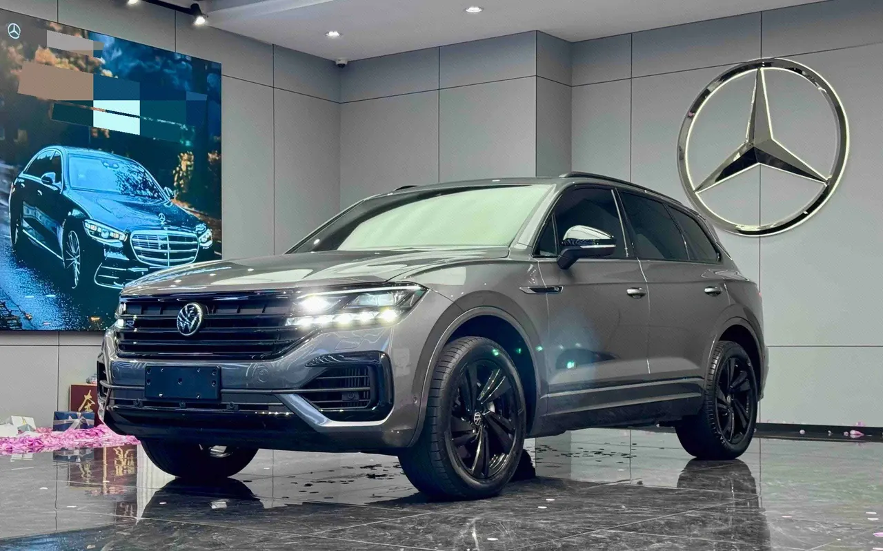 Open image lightbox: Volkswagen Touareg (Imported) 2022 Touareg 3.0TSI Sharp Edition Obsidian Black Sports Suit Automatic Gear