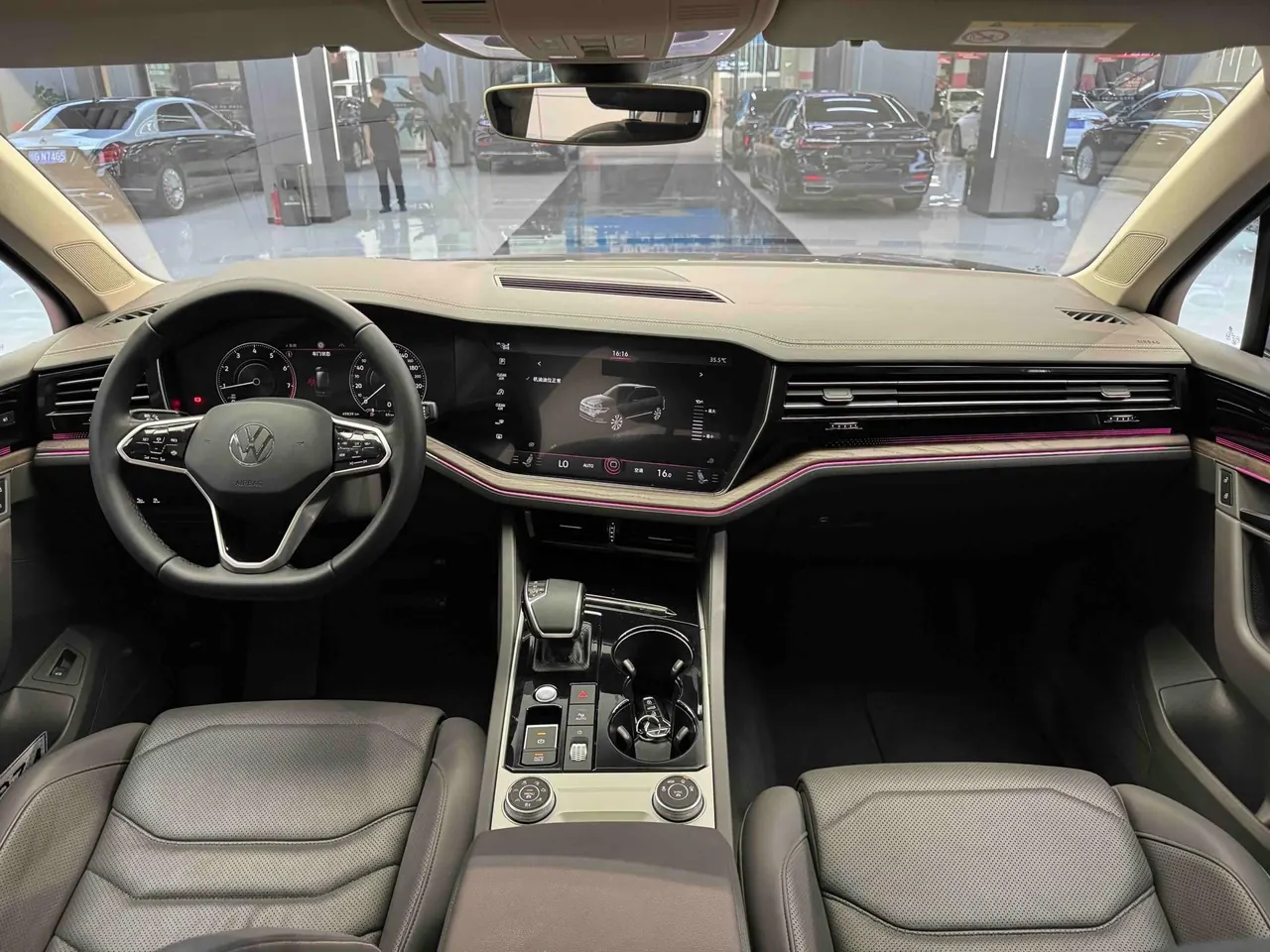Volkswagen Touareg (Imported) 2022 Touareg 3.0TSI Sharp Edition Obsidian Black Sports Suit Automatic Gear 4