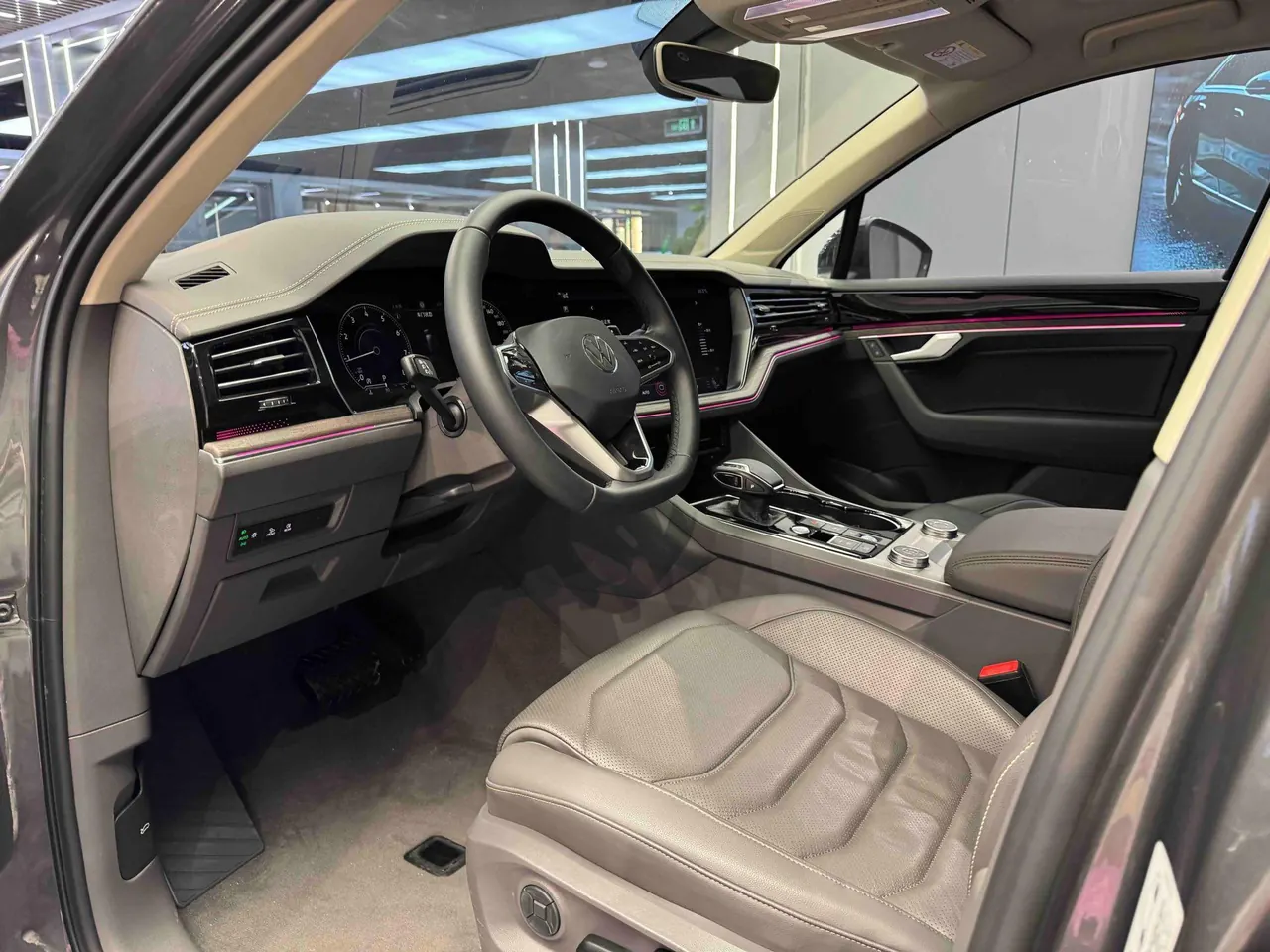 Volkswagen Touareg (Imported) 2022 Touareg 3.0TSI Sharp Edition Obsidian Black Sports Suit Automatic Gear 5
