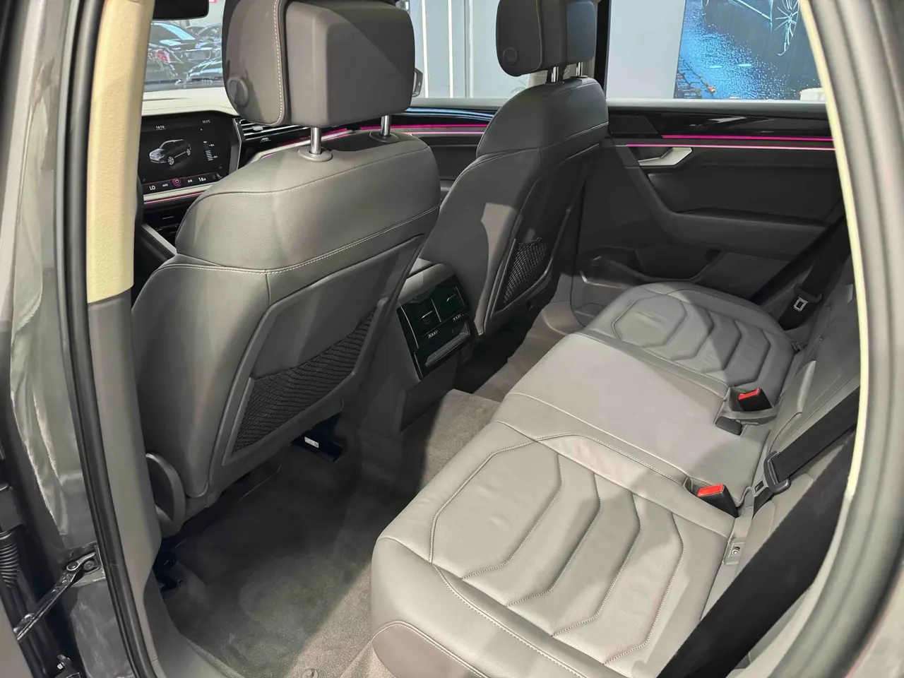 Volkswagen Touareg (Imported) 2022 Touareg 3.0TSI Sharp Edition Obsidian Black Sports Suit Automatic Gear 6