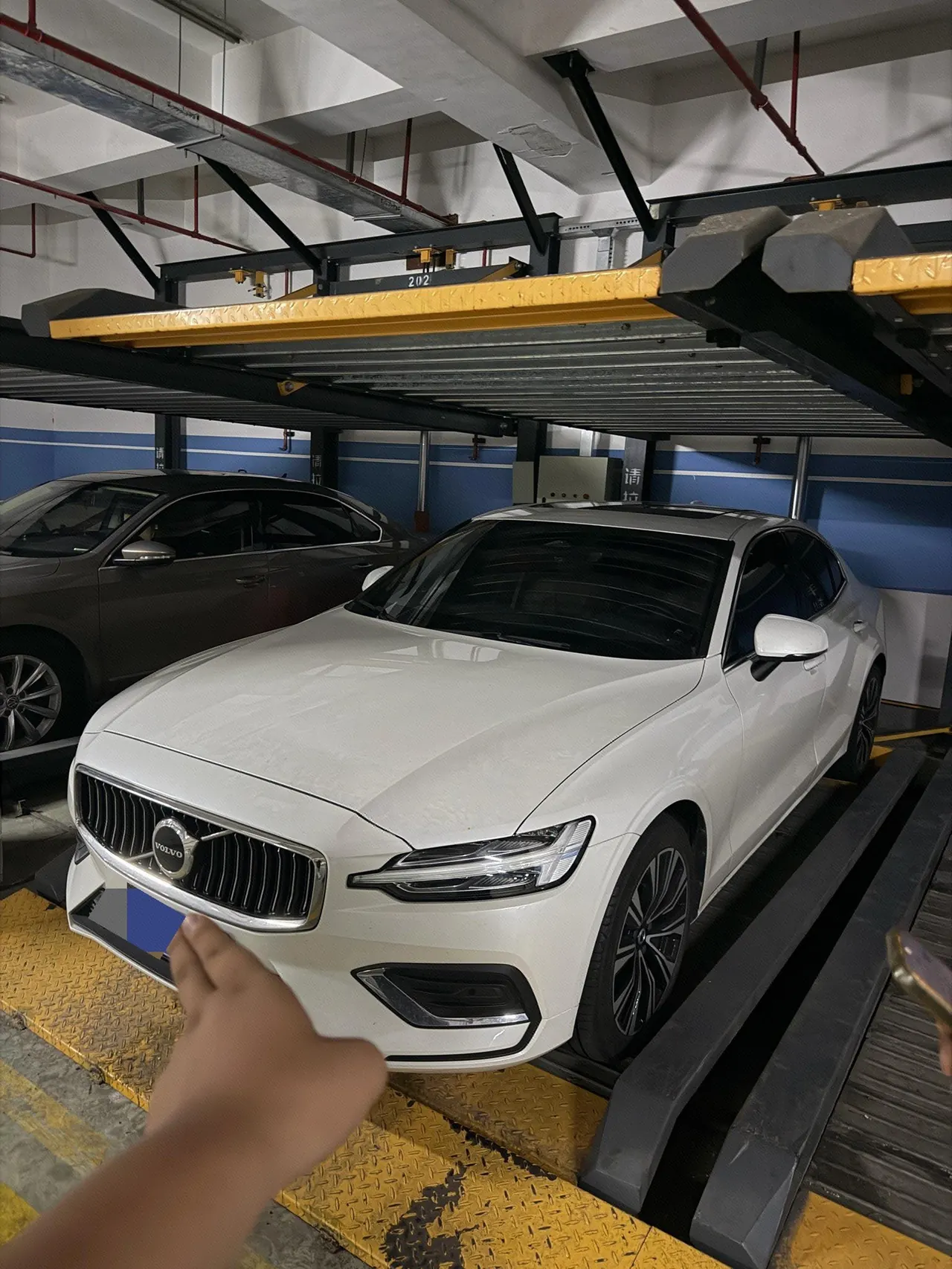 Open image lightbox: Volvo 2024 S60 48V 2.0T B4 Zhiyuan Deluxe Edition Automatic Gear