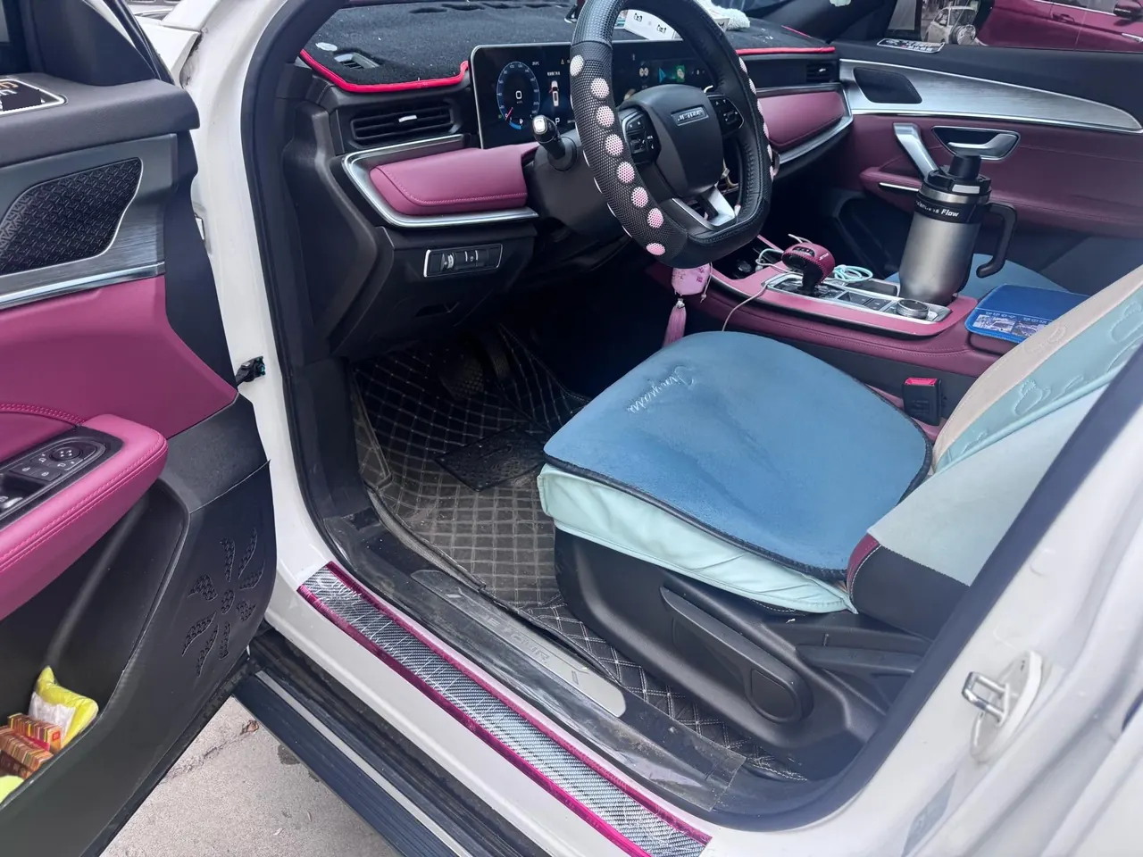 Jetour 2024 X70 PLUS 1.5T Champion Edition PRO7 Automatic Gear 2
