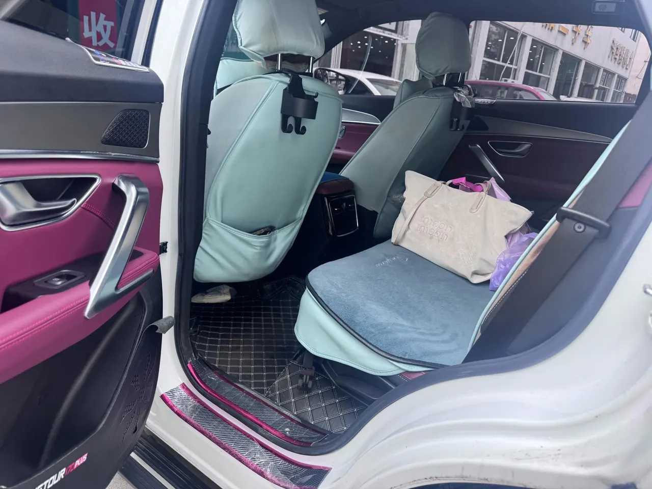 Jetour 2024 X70 PLUS 1.5T Champion Edition PRO7 Automatic Gear 3