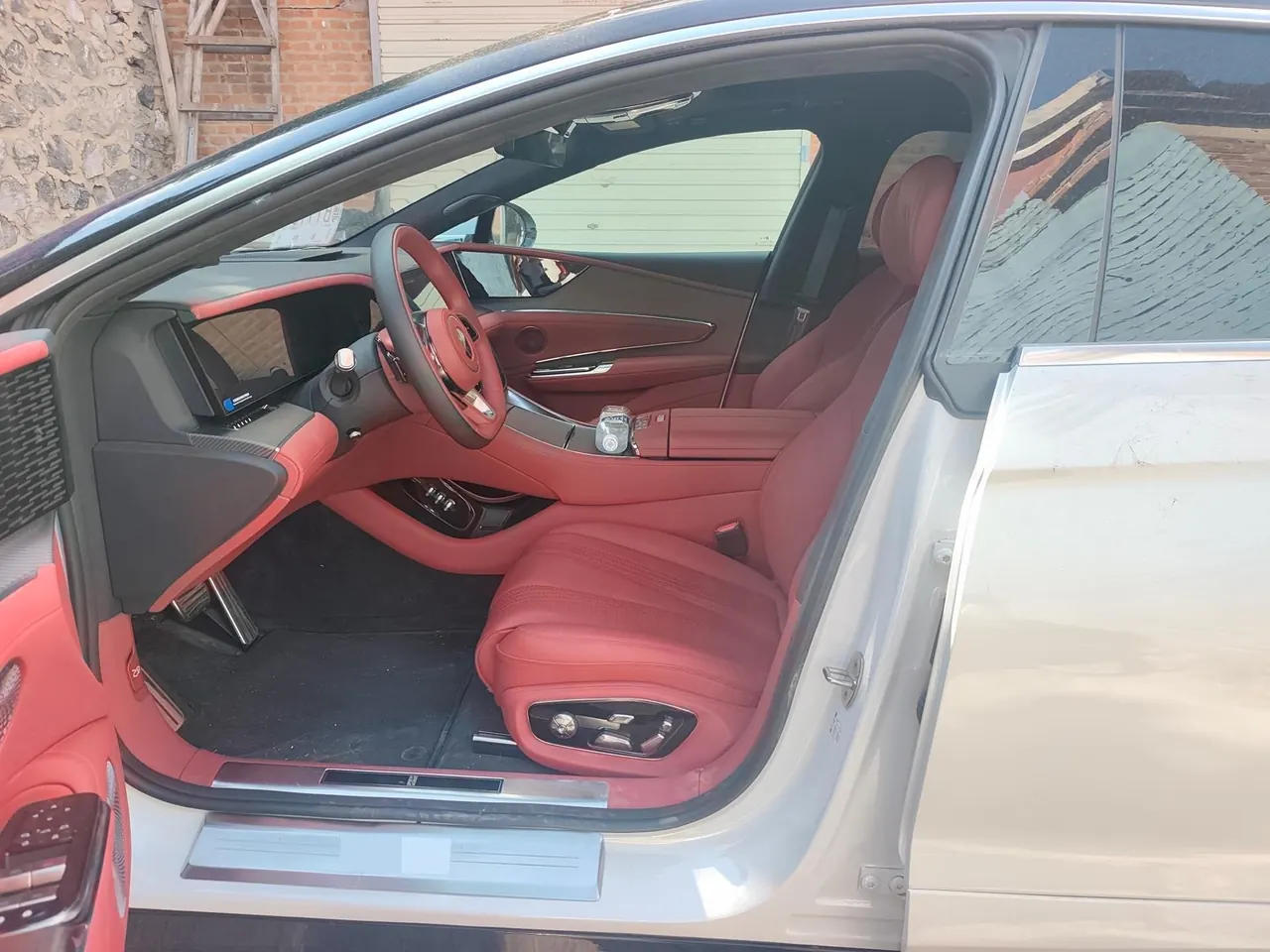 YangWang 2025 U7 EV Ultimate 4-seat Automatic Gear 3