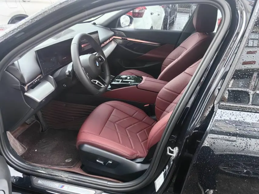 BMW 5 Series 2025 530Li 48V 2.0T Leading M Sports Suit Automatic Gear 3