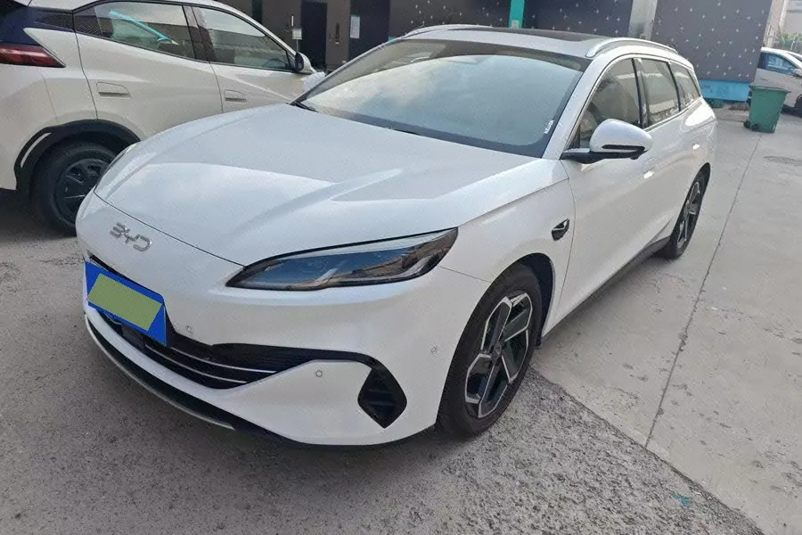 打开图片灯箱:BYD 2025 seals 06 DM-i 1.5 stepless travel version 150KM flagship automatic gear