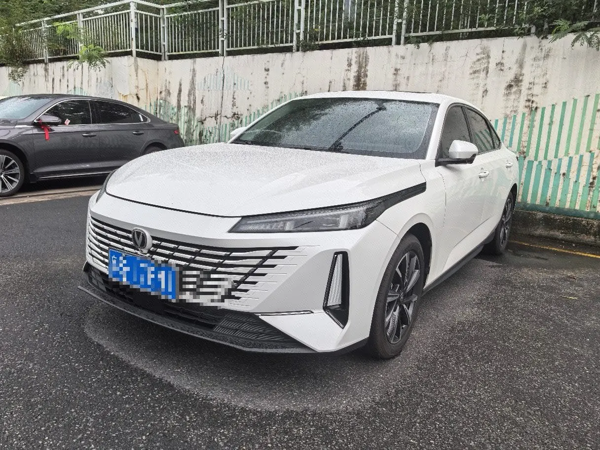 Open image lightbox: ChangAn 2025 Yidong 1.5T Blue Whale 500Bar Honorable Automatic Gear