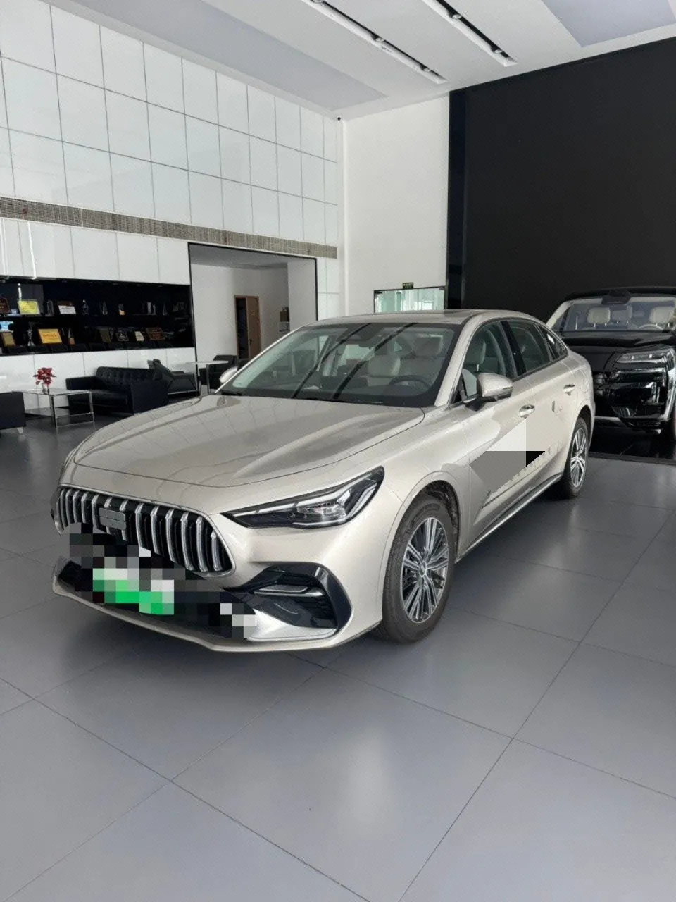 打开图片灯箱:Geely Galaxy 2025 xingyao 6 EM-i 1.5 125km exploration version automatic gear