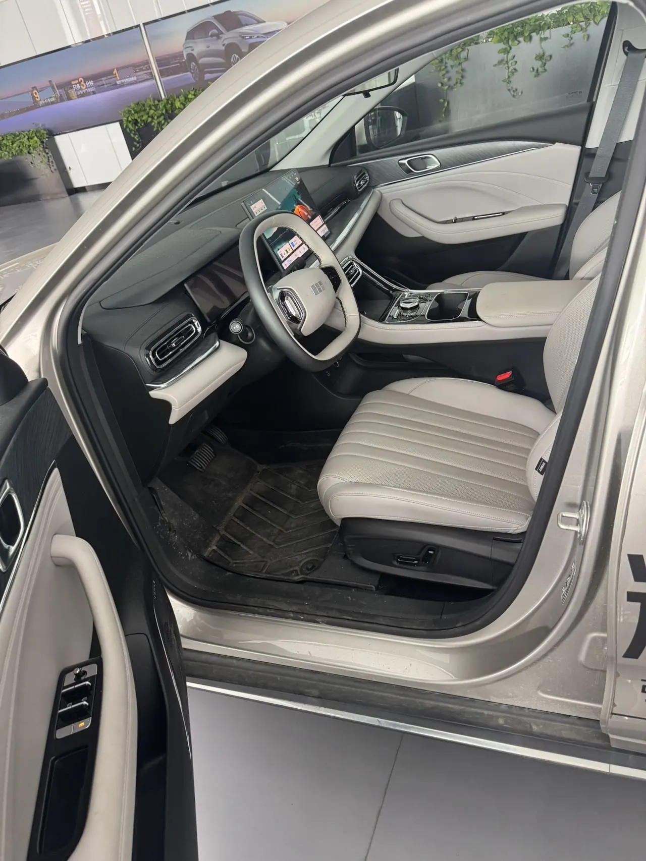 Geely Galaxy 2025 xingyao 6 EM-i 1.5 125km exploration version automatic gear 3