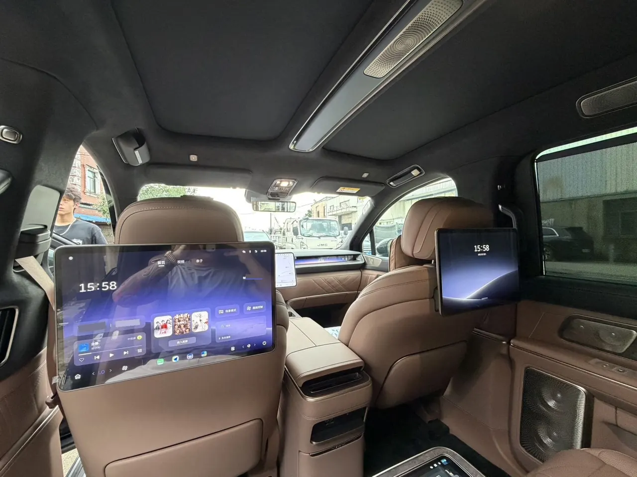NIO 2026 ES 9 102kWh Executive Island Deluxe Automatic Gear 5