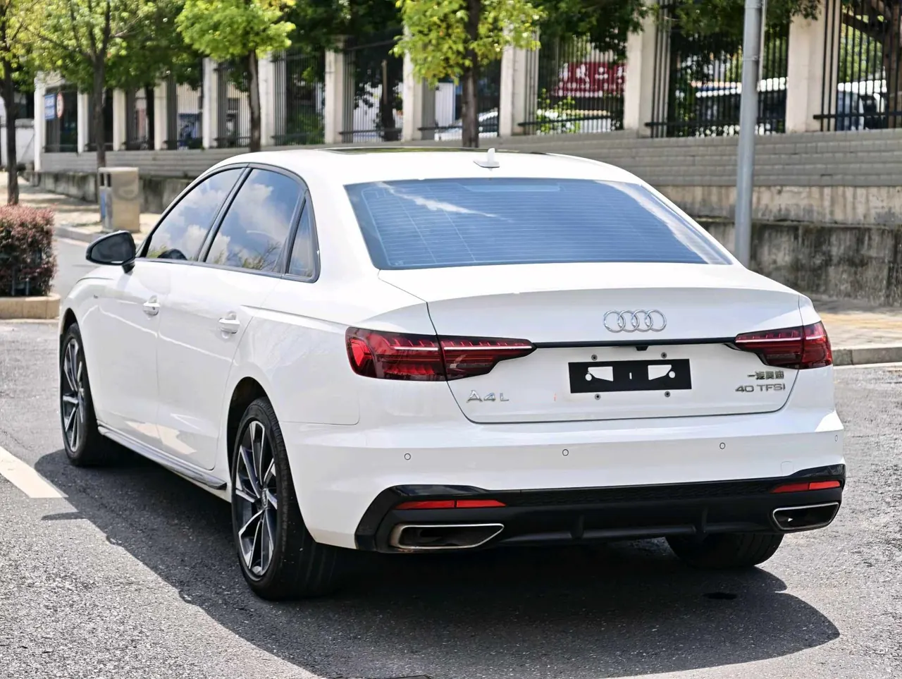 Audi 2023 A4L 2.0TFSI 40TFSI Deluxe Dynamic Automatic 5