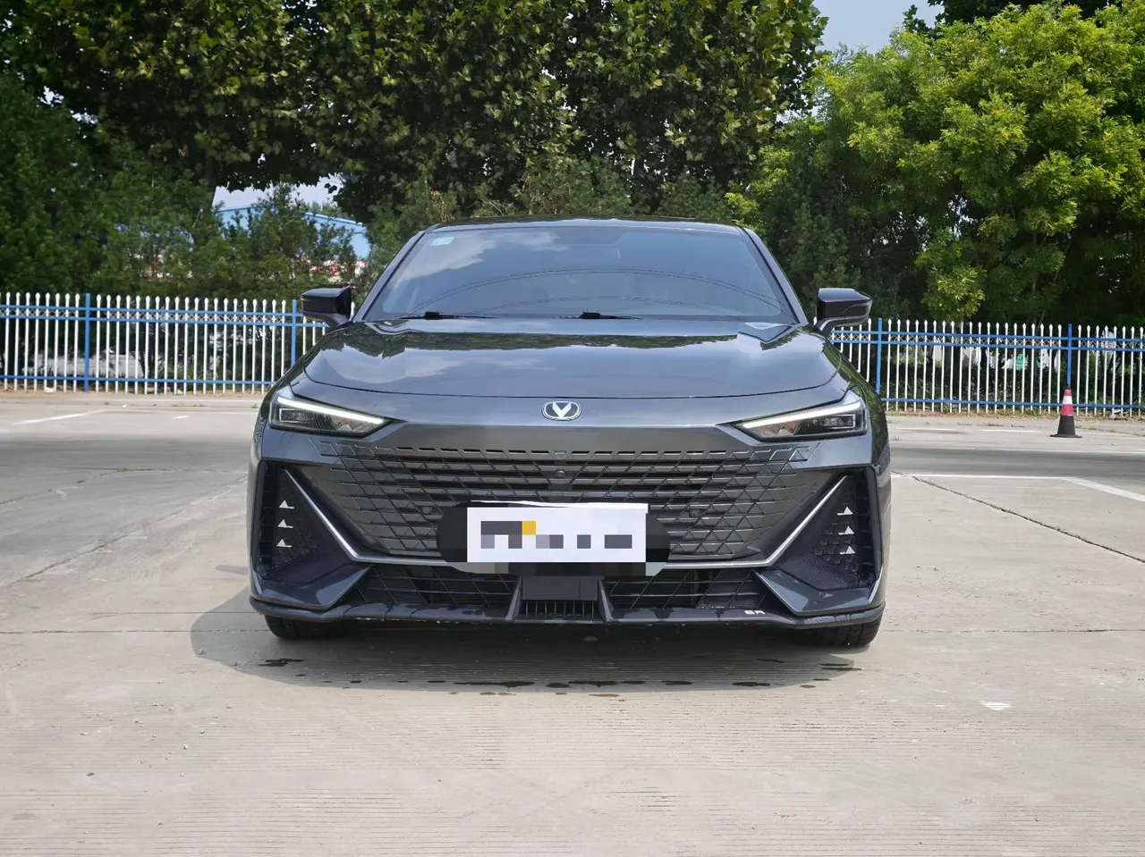 ChangAn 2022 UNI-V 1.5T honorable automatic gear 2