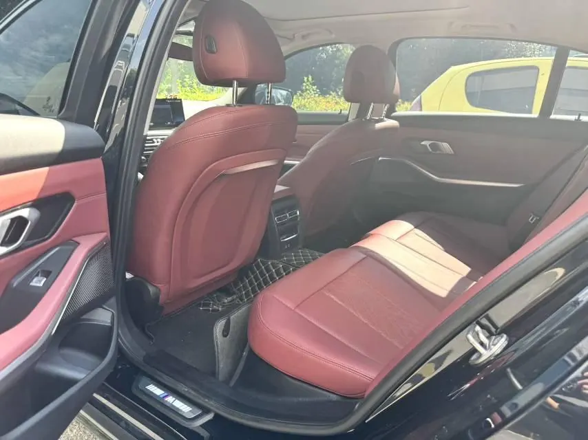 BMW 3 Series 2026 330Li 2.0T M Sports Obsidian Night Suit Automatic Gear 5