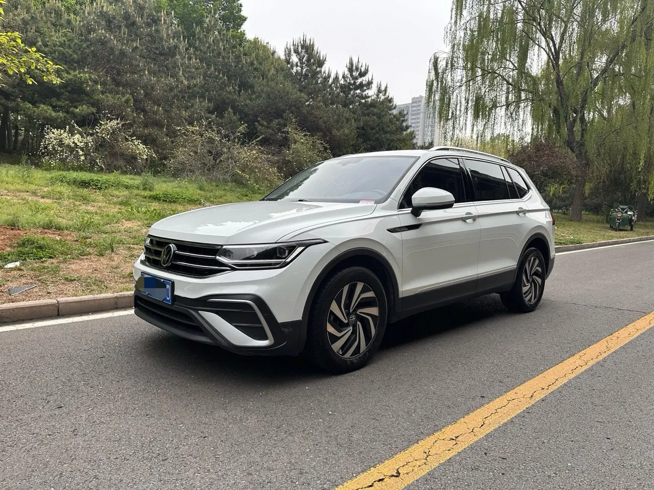打开图片灯箱:Volkswagen 2022 Tiguan L 2.0TSI 330TSI Two-Drive Smart Edition Automatic Gear