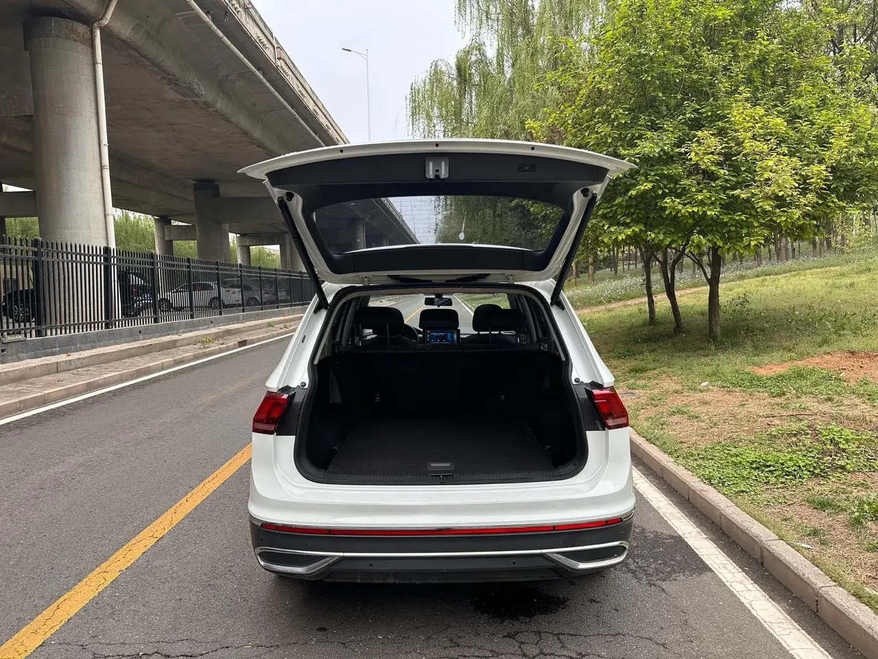 Volkswagen 2022 Tiguan L 2.0TSI 330TSI Two-Drive Smart Edition Automatic Gear 3