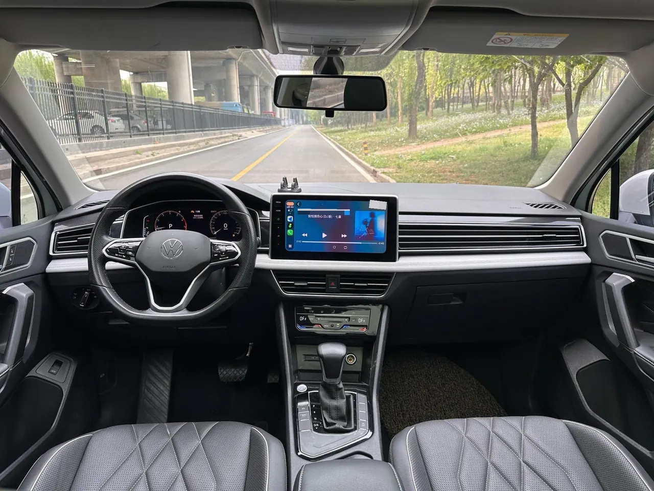 Volkswagen 2022 Tiguan L 2.0TSI 330TSI Two-Drive Smart Edition Automatic Gear 8
