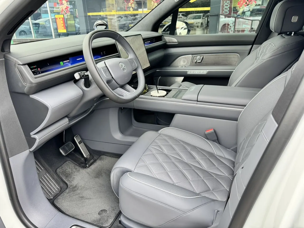 NIO 2026 ES8 6-seat executive deluxe automatic gear 3