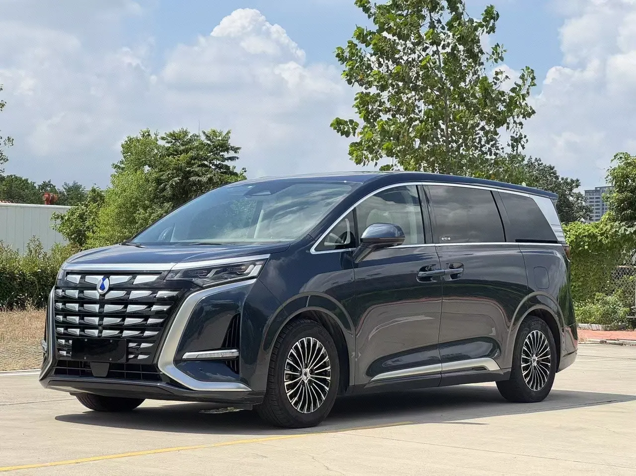 Open image lightbox: Denza 2022 Denza D9 DM-i 1.5T stepless 970 four-wheel drive flagship automatic gear