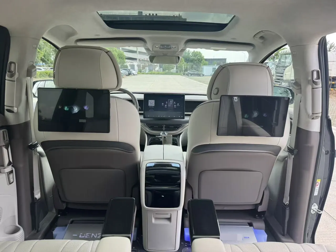Denza 2022 Denza D9 DM-i 1.5T stepless 970 four-wheel drive flagship automatic gear 10