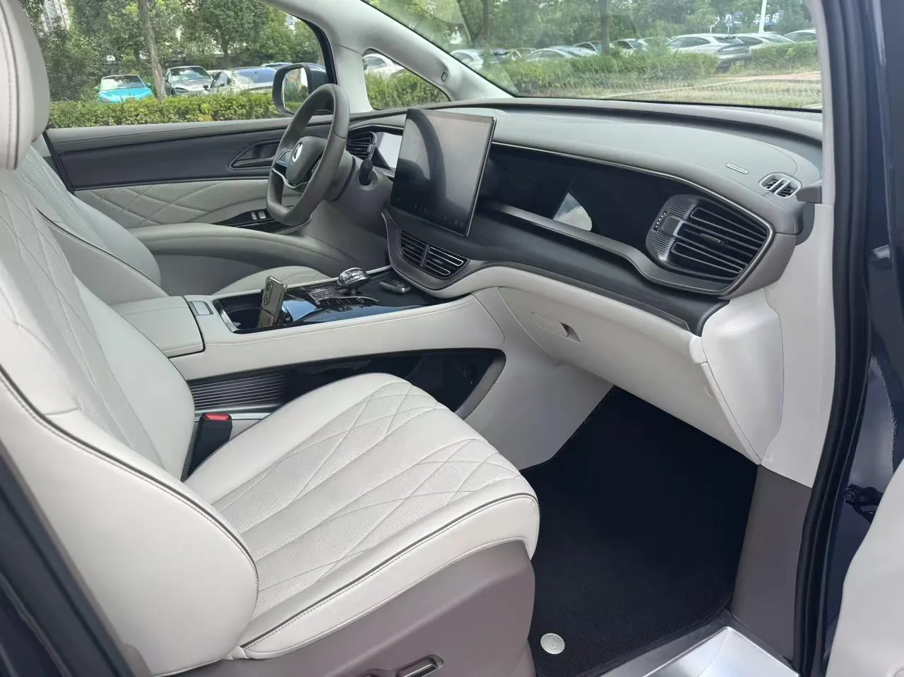 Denza 2022 Denza D9 DM-i 1.5T stepless 970 four-wheel drive flagship automatic gear 15
