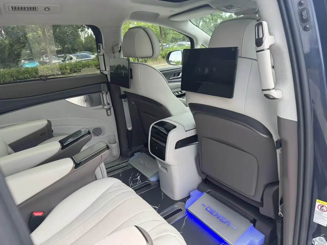 Denza 2022 Denza D9 DM-i 1.5T stepless 970 four-wheel drive flagship automatic gear 17