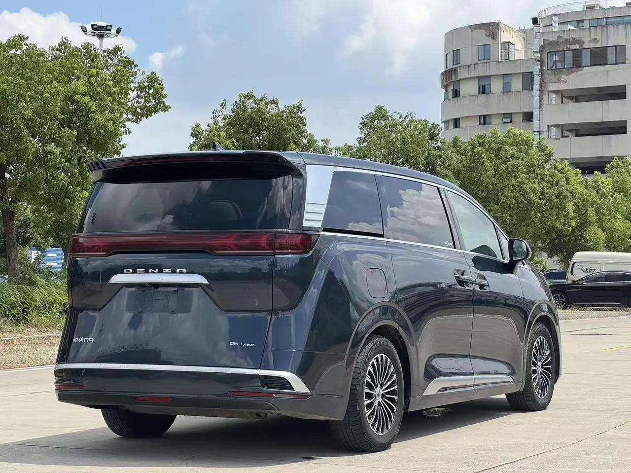 Denza 2022 Denza D9 DM-i 1.5T stepless 970 four-wheel drive flagship automatic gear 2