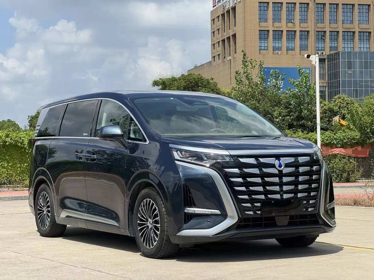 Denza 2022 Denza D9 DM-i 1.5T stepless 970 four-wheel drive flagship automatic gear 5