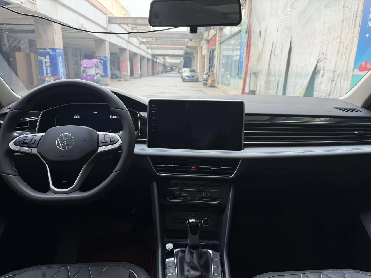 Volkswagen 2024 Tiguan L 1.5TSI 300TSI Front-Wheel-Drive Smart Enjoyment Edition Automatic Transmission 2