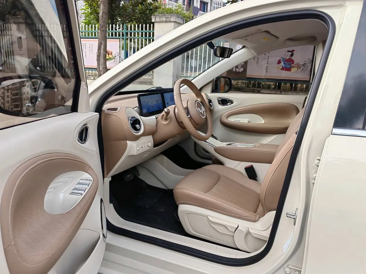 WuLing 2024 Plantronics 333km LingBox Connected Automatic Gear 10