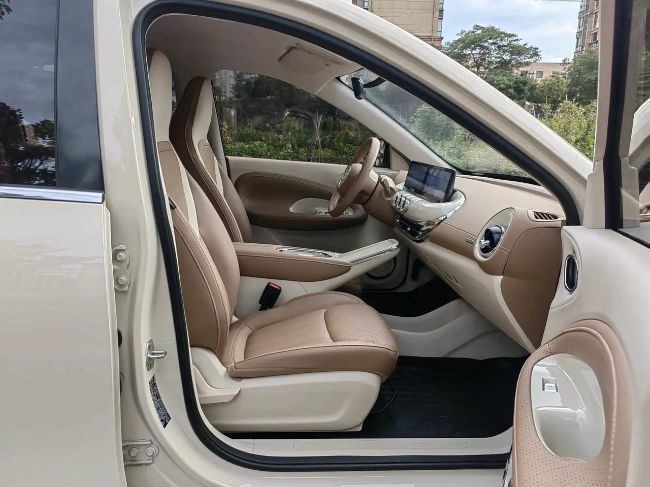 WuLing 2024 Plantronics 333km LingBox Connected Automatic Gear 12