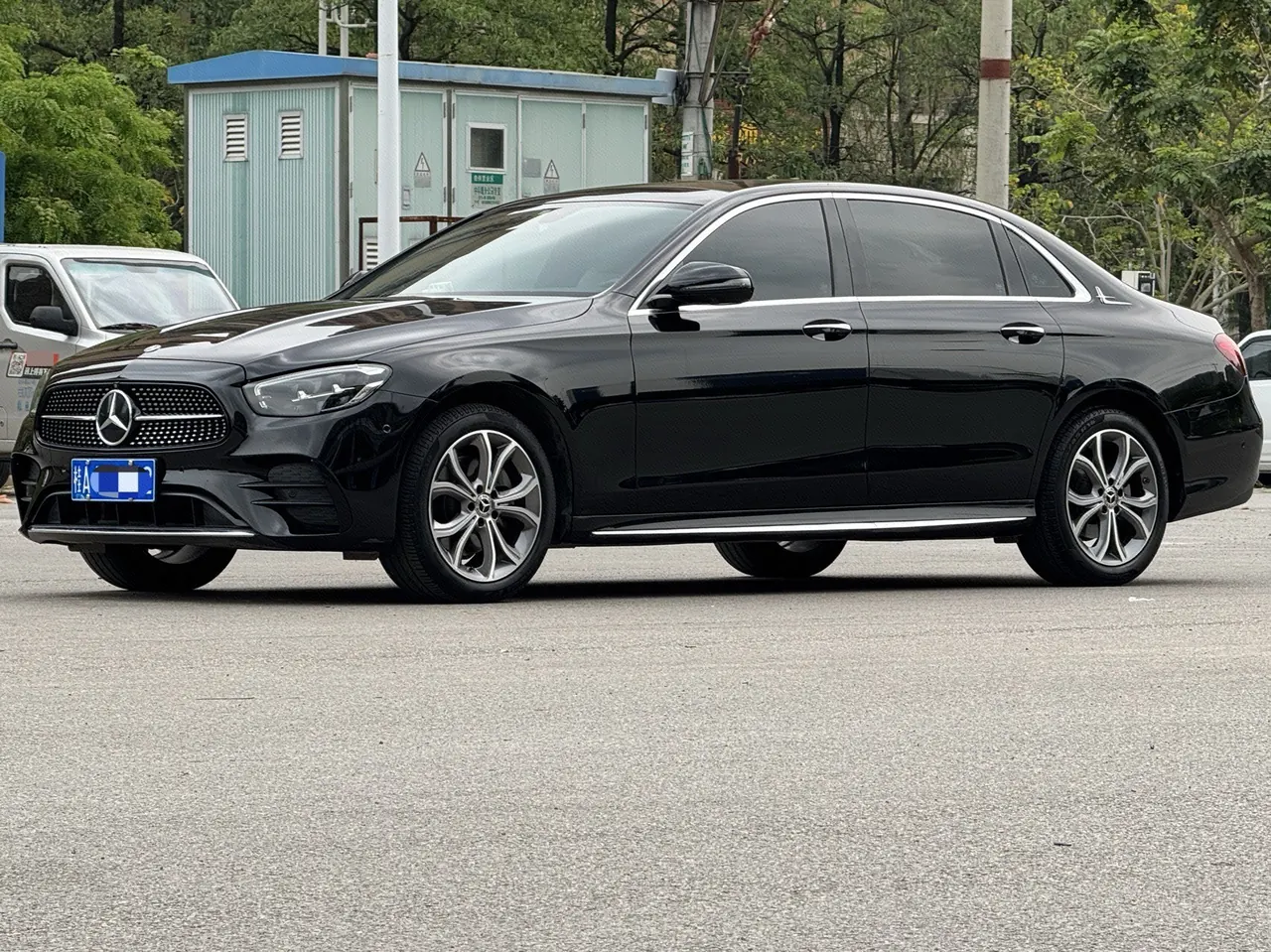 打开图片灯箱:Mercedes Benz E Class 2022 E 300 L 2.0T Sports Fashion (Change 2) Automatic Gear