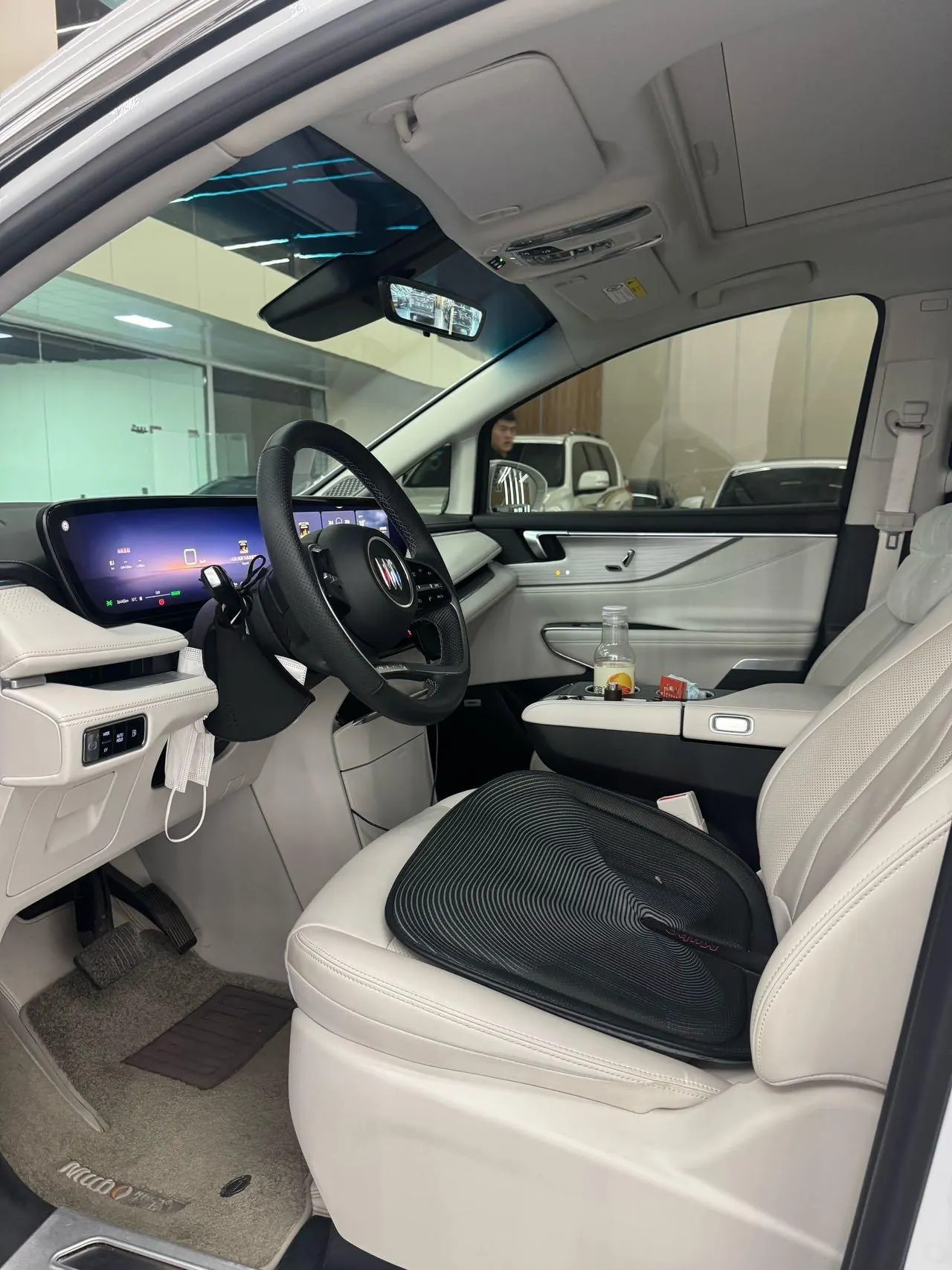 Buick 2024 GL8 Lu Zun PHEV 1.5T Exclusive Edition 7-seat Automatic Gear 3