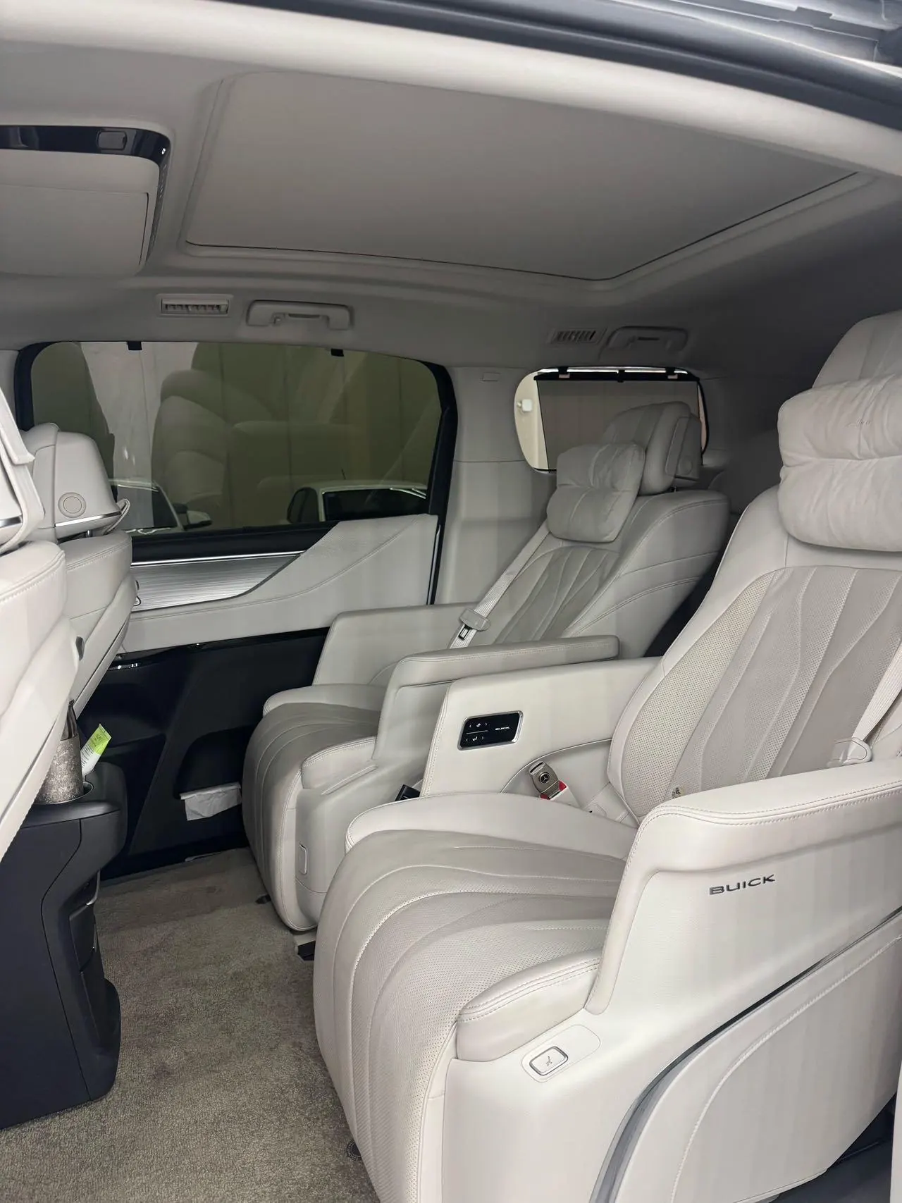 Buick 2024 GL8 Lu Zun PHEV 1.5T Exclusive Edition 7-seat Automatic Gear 4