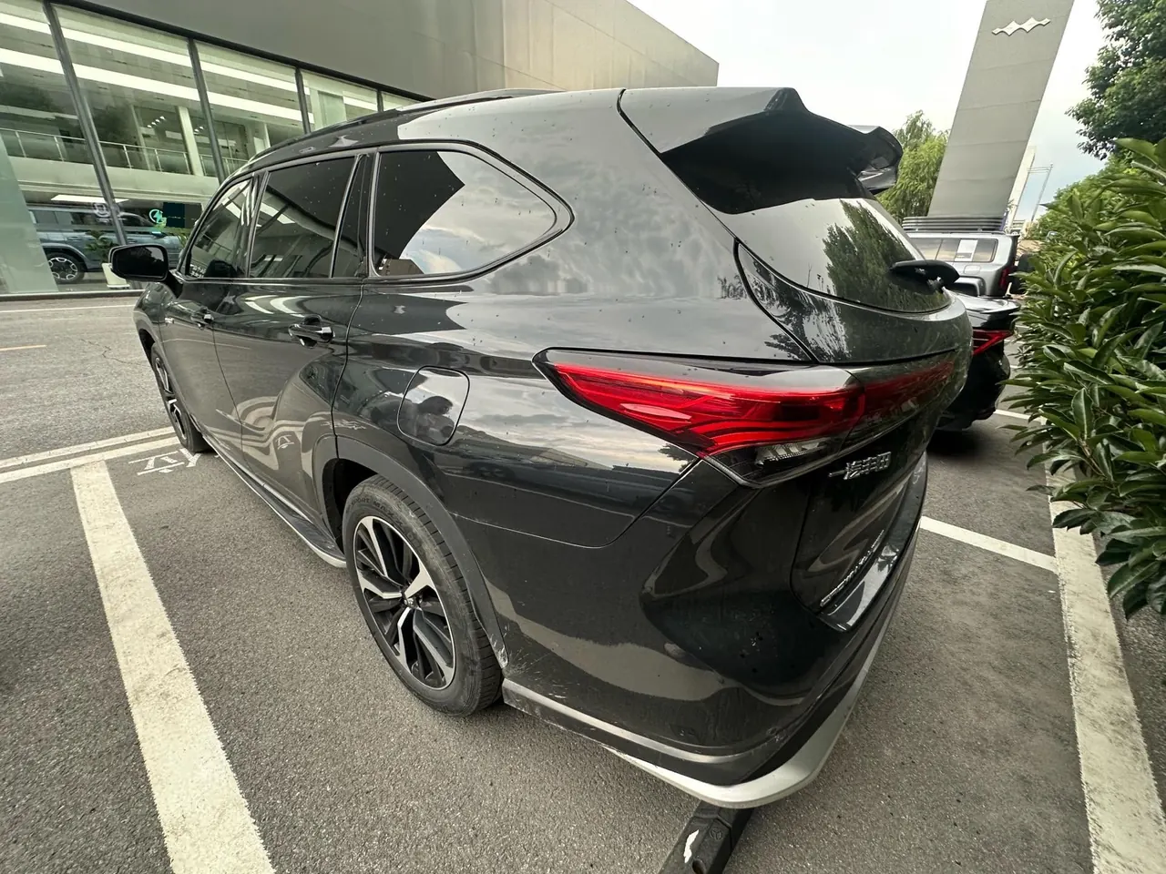 Toyota 2022 Crown Land Release 2.5 Stepless Four-wheel Drive Premium Edition Automatic Gear 8