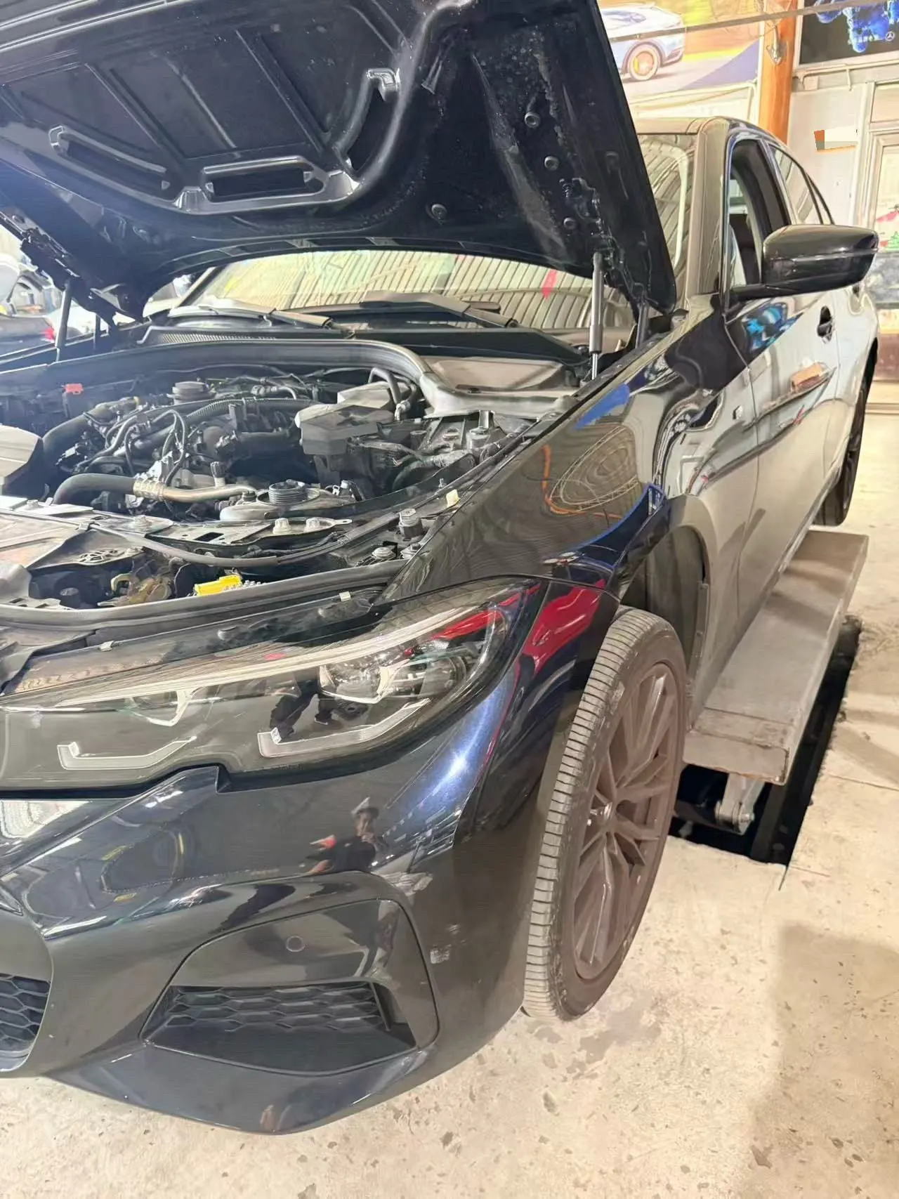BMW 3 Series 2022 325i 2.0T M Sports Obsidian Night Kit (Changed) Automatic Gear 5