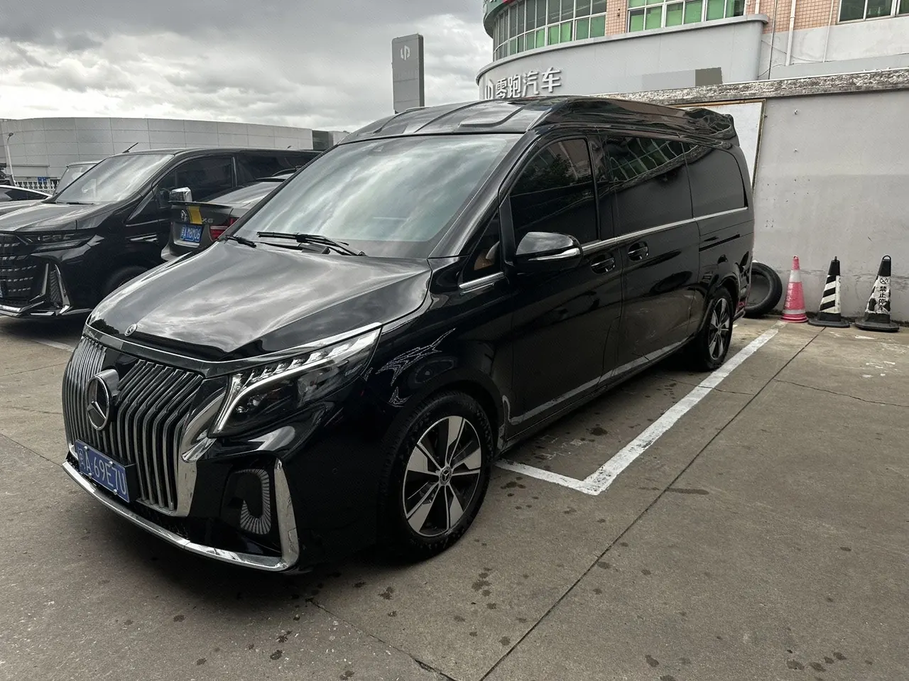 Open image lightbox: Mercedes Benz V 2021V 260 L 2.0T Premium Edition Automatic Gear